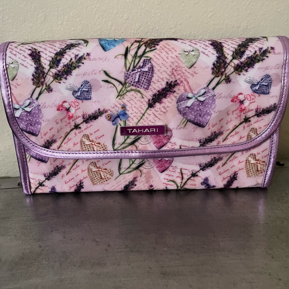 Tahari Hanging Travel Cosmetic Bag in Purple Hearts Print & Metallic Lilac. NWOT